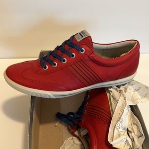 ECCO Ladies GOLF shoes.  NWOT.  Size 40.  Super fun red & blue!